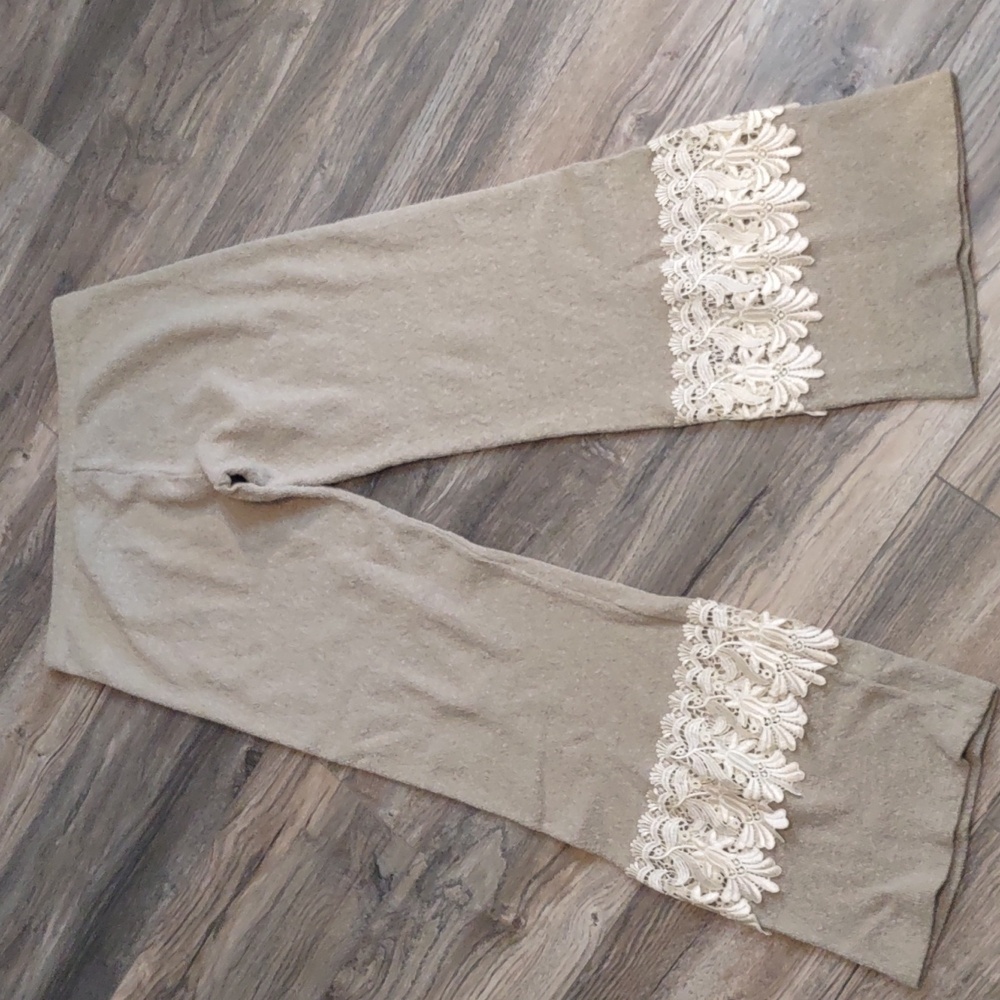 Claire Pettibone Two Piece Lounge Set Size Large ( Runs Small) - Picture 5 of 9